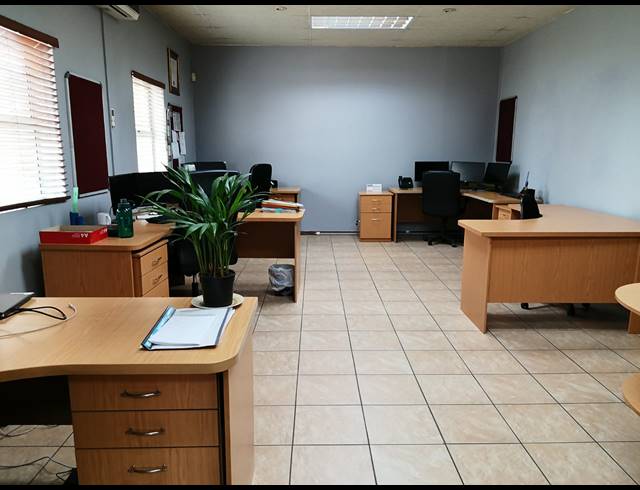 436M² OFFICE FOR SALE IN RUSTENBURG CENTRAL